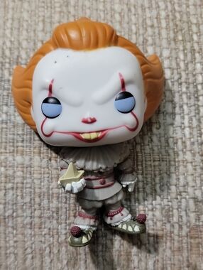 FUNKO POP! PENNYWISE (w BOAT) BLUE EYES #472 STEPHEN KING'S IT - LOOSE OOB 2017